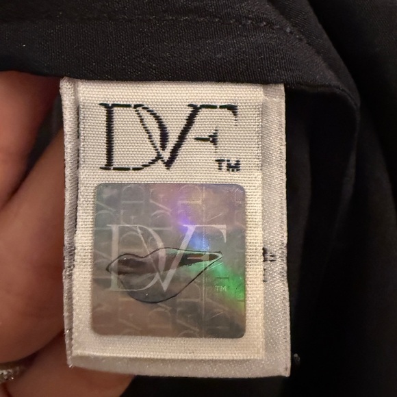 Diane Von Furstenberg black silk sleeveless blouse with gold chain neckline - Picture 3 of 5